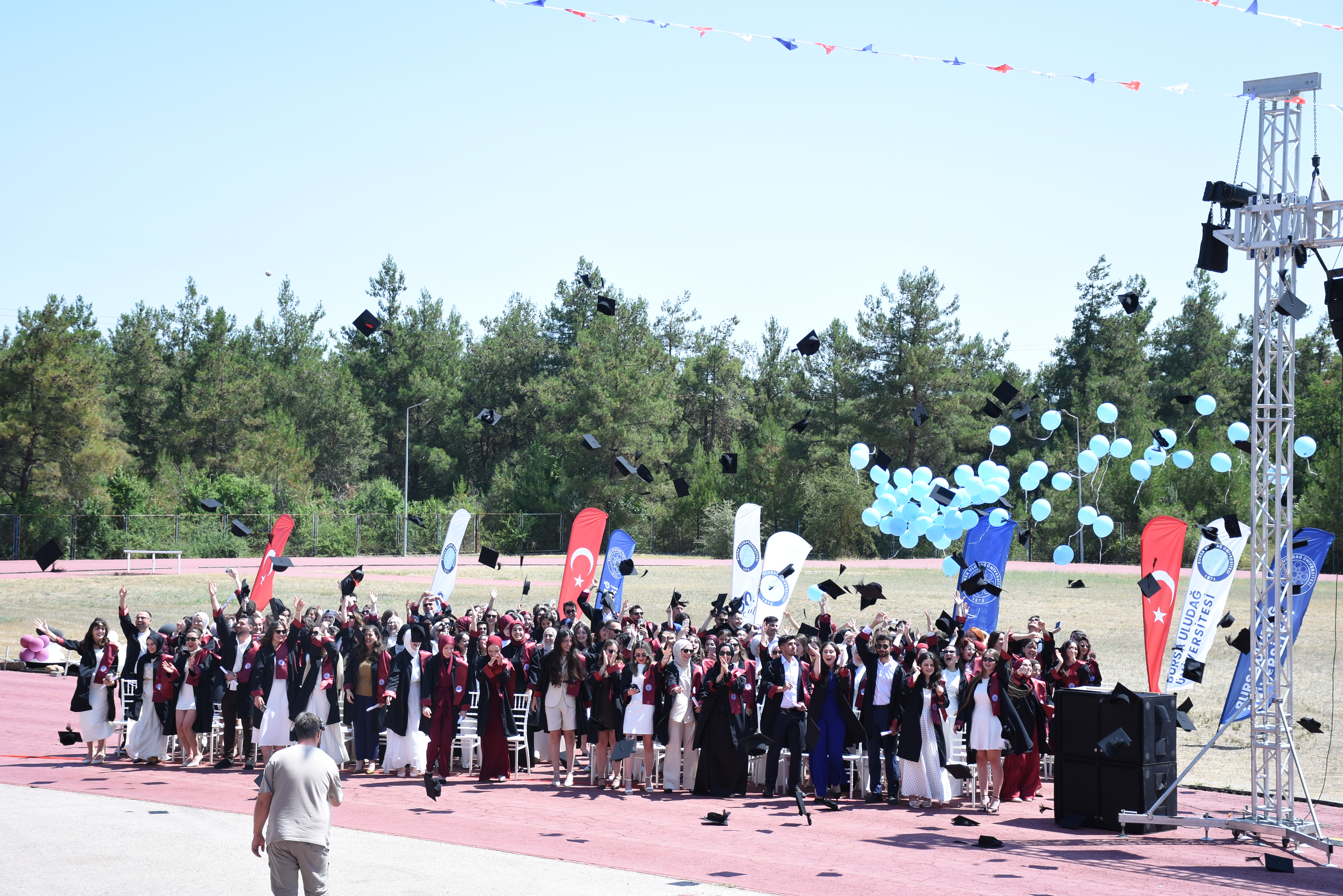 Fakültemiz Hemşirelik Ve Fizyoterapi Ve Rehabilitasyon Bölümlerinin Mezuniyet Heyecanı
